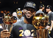 半岛体育入口-NBA球星闪耀总决赛赛场，争夺最有价值球员