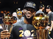 半岛体育入口-NBA球星闪耀总决赛赛场，争夺最有价值球员
