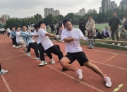 半岛体育APP-肉搏激战：中超球员斗志昂扬，场上争夺激烈的简单介绍